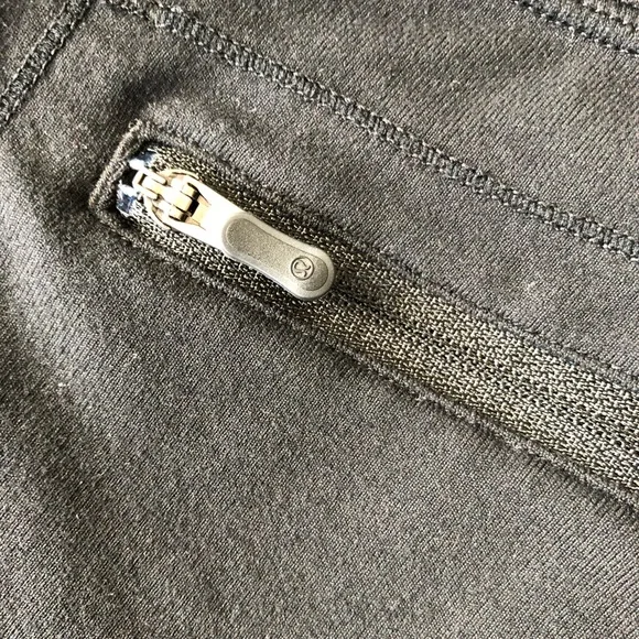 Lululemon Wide Leg Crops Sz 4 - Picture 6 of 12